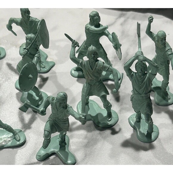1965 Louis Marx 2.25" tall light green Viking Warrior Soldiers Lot Of 18 - Picture 2 of 4